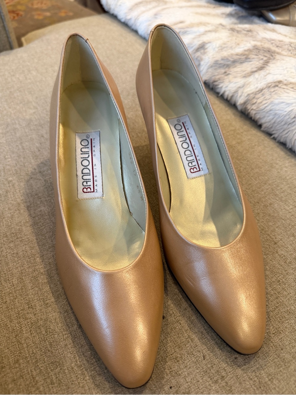 Bandolino Beige Pointed-Toe Leather Flats